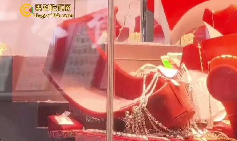 开宝马抢金铺？香港上水南丰珠宝 遭4名外籍蒙面歹徒洗劫 现场视频实拍曝光！-5