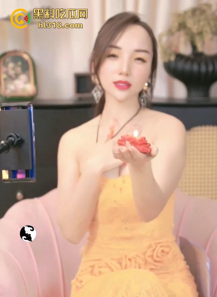 黑料性爱课堂又来啦!性爱导师超长直播讲解,异地恋震动球与滴蜡玩法,各位尝试的时候别买错蜡烛噢!-5