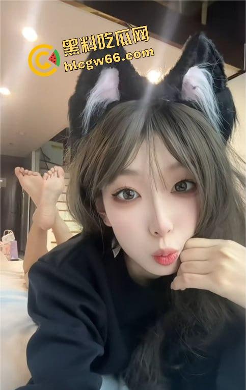 抖音16万粉网红【小水不哭】完整做爱资源流出，高颜值女大生化身丝足淫魔，粉嫩蜜穴伺候榜一大哥！-5