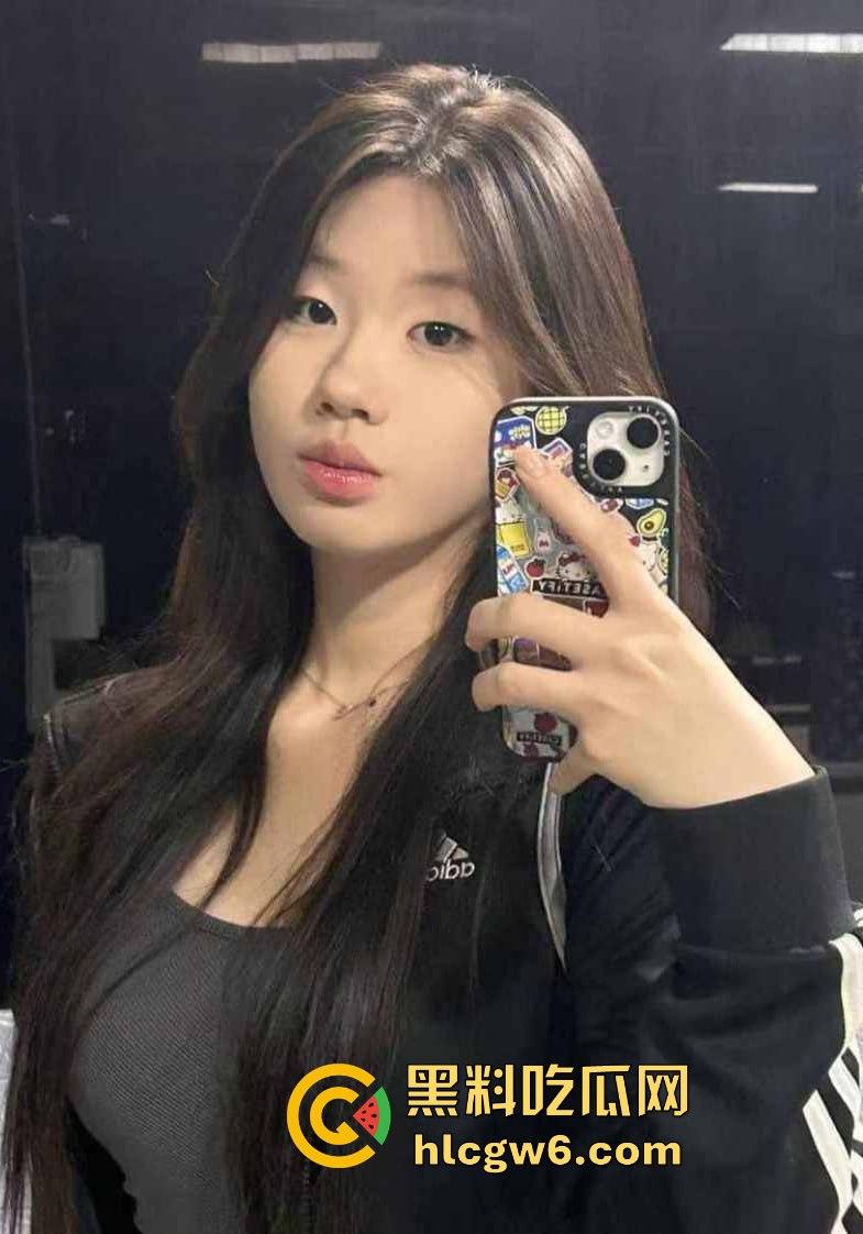 河南20岁骚货【李琦】风骚视频曝光 黑丝连体情趣内衣大跳骚舞 自慰高潮湿到滴水 骚货天花板就是她！-2