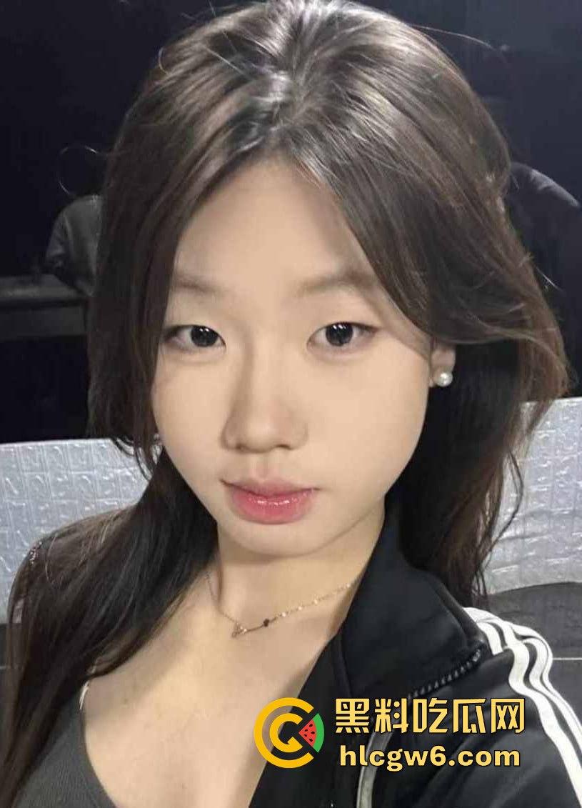 河南20岁骚货【李琦】风骚视频曝光 黑丝连体情趣内衣大跳骚舞 自慰高潮湿到滴水 骚货天花板就是她！-3