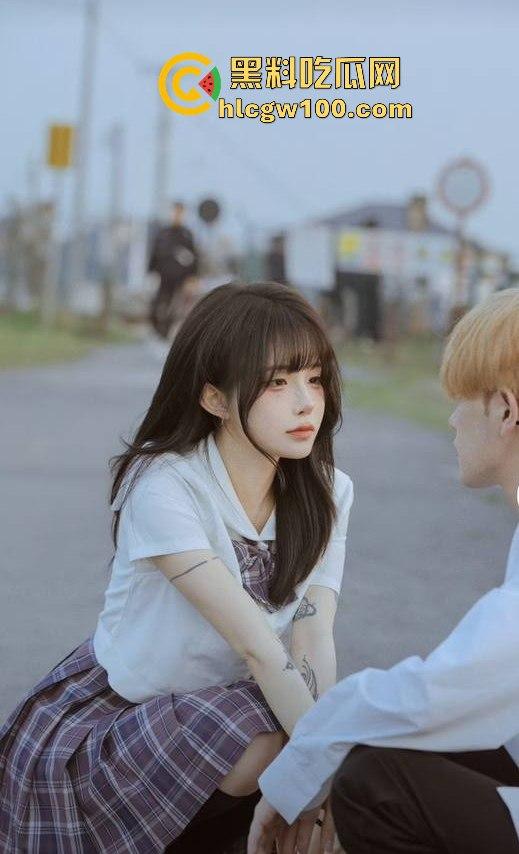 网红劲爆大瓜！！！抖音千万网红【你的欲梦】直播漏奶视频曝光，乳头黑黑的看来童锦成没少吸。-4