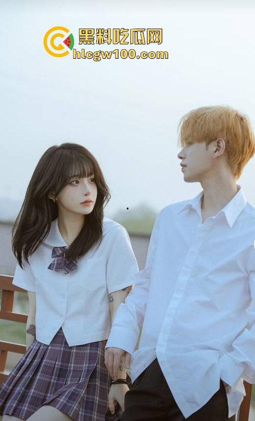 网红劲爆大瓜！！！抖音千万网红【你的欲梦】直播漏奶视频曝光，乳头黑黑的看来童锦成没少吸。-6