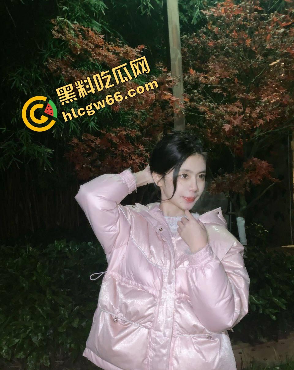 浙江大三学姐『赵悦』反差爆炸，朋友圈文艺白月光，私下骚得裸聊自慰插穴，酒店啪啪肥臀后入被操成狗！-3