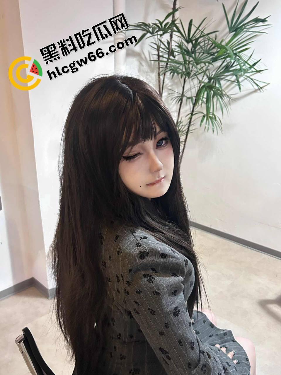 抖音网红【妮妮爱吃木瓜】巨乳骚女，下播之后给榜一大哥发自拍照片视频福利！-6