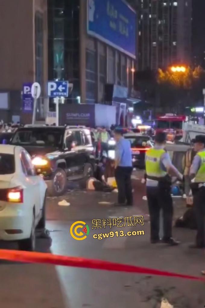 9月6日武汉江汉路车祸！苏A醉驾狂魔中元节化身人间杀器，冲撞行人，最少死伤七八个，是不是鬼上身了？-1