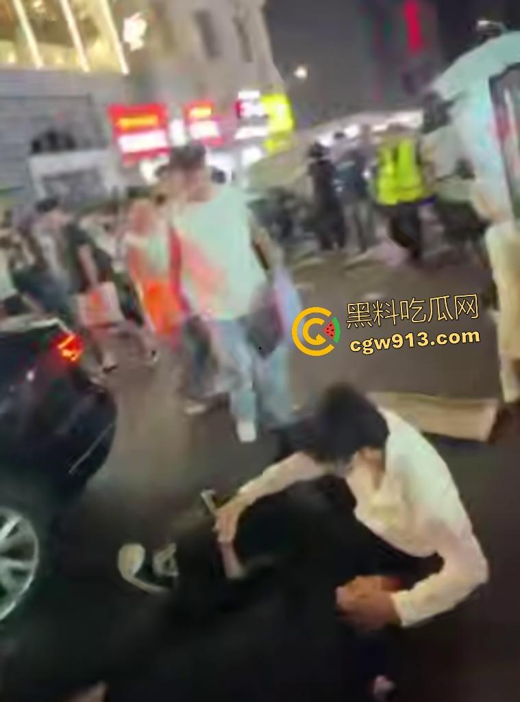 9月6日武汉江汉路车祸！苏A醉驾狂魔中元节化身人间杀器，冲撞行人，最少死伤七八个，是不是鬼上身了？-5