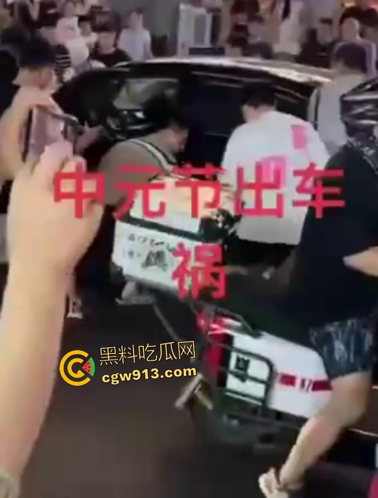 9月6日武汉江汉路车祸！苏A醉驾狂魔中元节化身人间杀器，冲撞行人，最少死伤七八个，是不是鬼上身了？-8