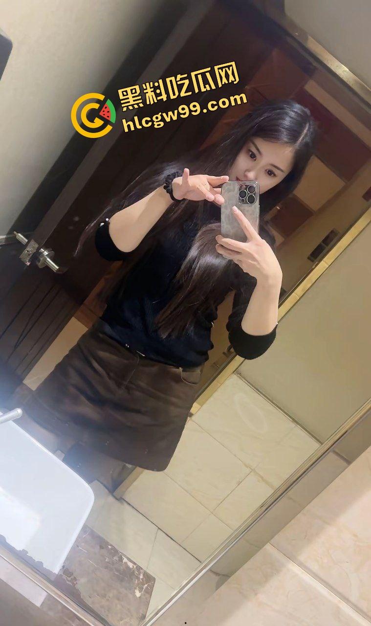 海南美容美发店老板娘【谢丽娟】晚上要关店了邀请大哥店内打炮，淫荡站立后入白皙美臀玉腿！惨遭曝光独家流出！-3