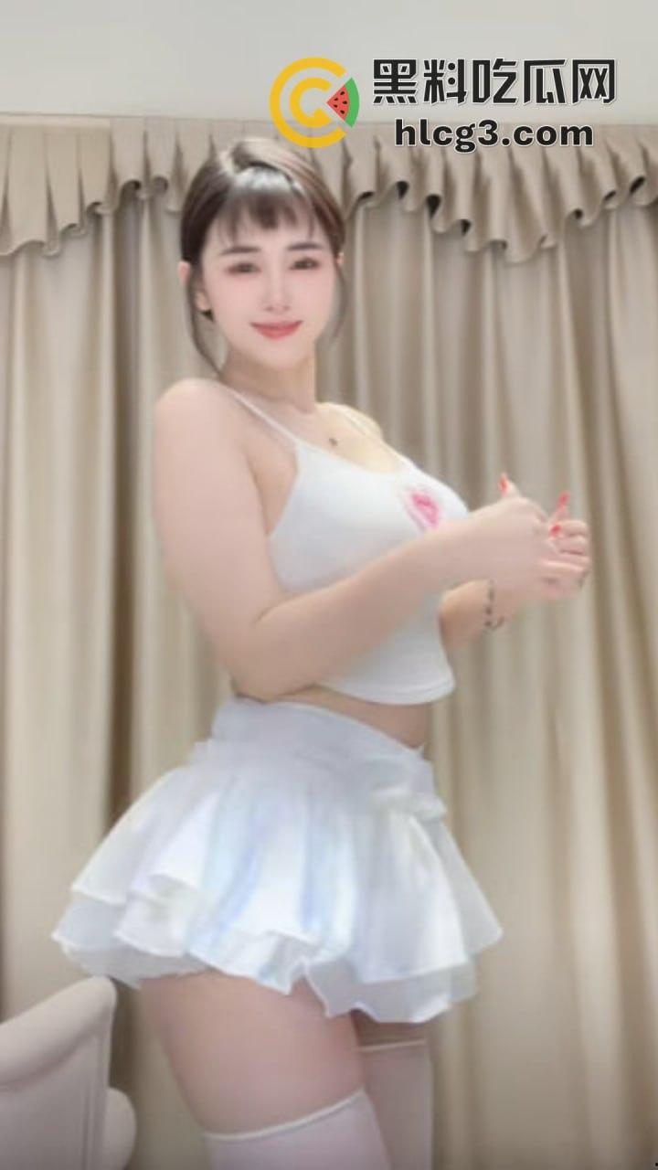 抖音极品美女网红『鱼鱼』万元裸聊定制视频震撼流出！高颜值御姐尺度大突破，脸穴同框疯狂自慰曝光！-4