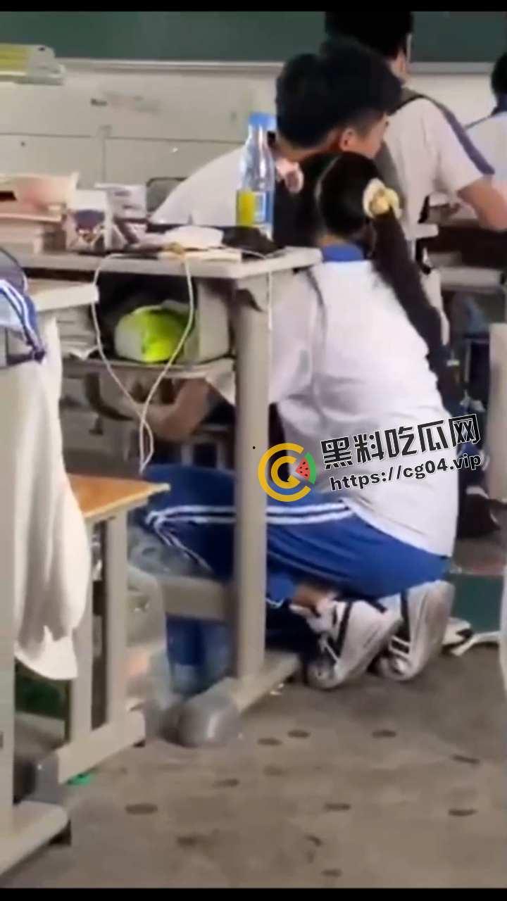 校园偷吃禁果合集 年轻人就是火气旺啊 随时随地都能来一发-2