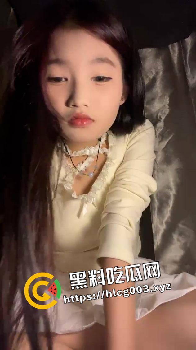 甜美女大学生宿舍直播网调!超甜妹妹自慰毒龙 白眼高潮 差点被舍友发现 付费直播流出-5