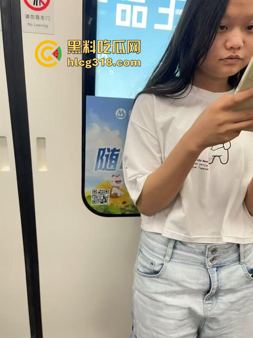 网恋半年大翻车，清纯萝莉秒变大姐，不过胜在身材还在，大哥还是强行带到酒店后入了 狠人一枚！-9