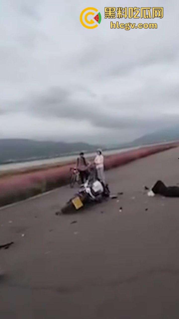 玩车就是玩命！两大学生借车带妹 超速飚车不慎相撞 一死一废-13