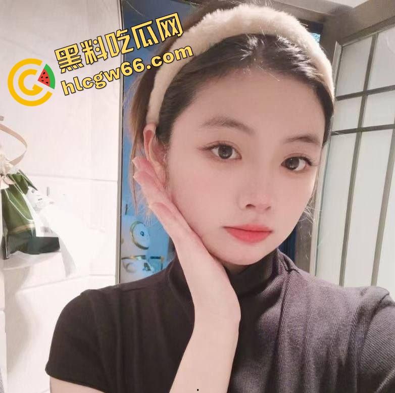 福建福清茶艺师【陈雪宜】为拉业绩认土豪做干爹，前男友怒了老子白舔三年，私拍视频全给你们看！-1