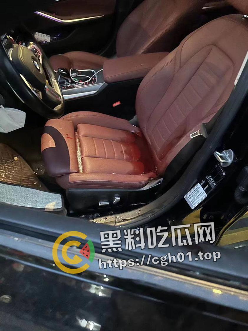 昆山龙哥在世!司机吐痰到路人身上还嚣张骂人 被路人拿起西瓜刀砍死 现场血腥画面流出-9