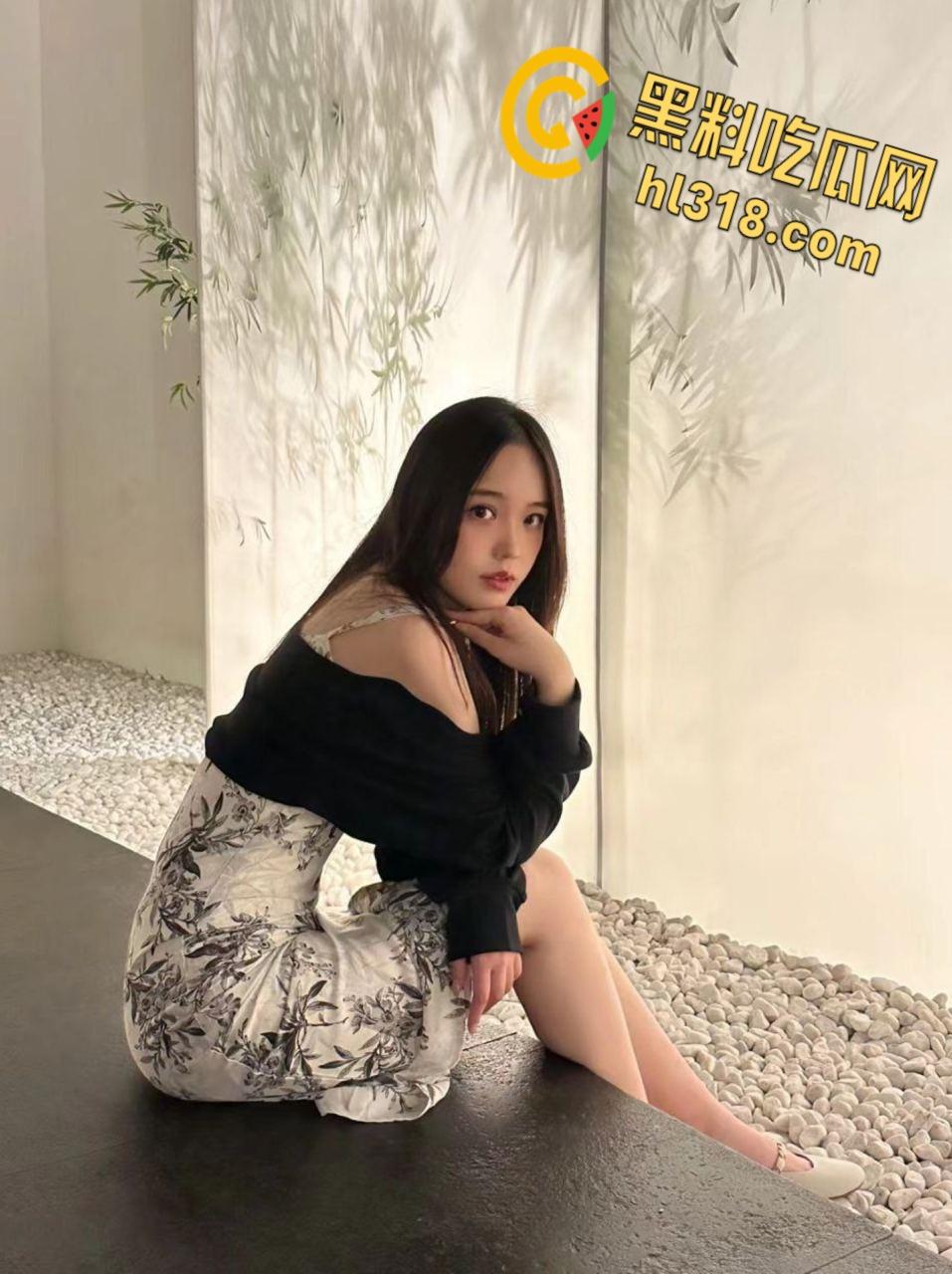 上海第二工业大学校花【张嘉懿】,靠p图美照骗男人上床,被大屌干过一次后恋恋不忘,主动发自慰视频求内射!-2