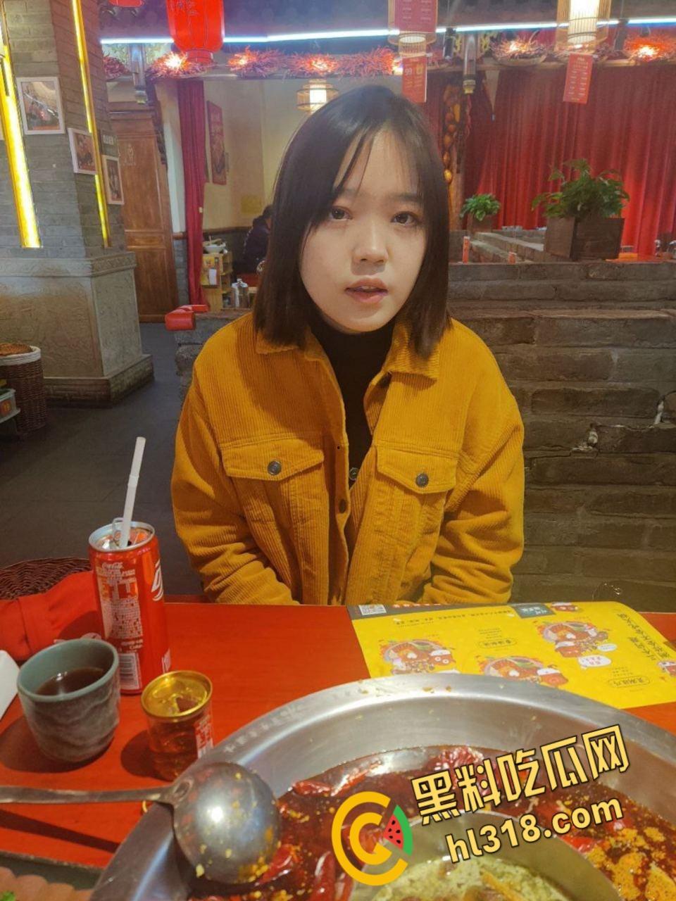 上海第二工业大学校花【张嘉懿】,靠p图美照骗男人上床,被大屌干过一次后恋恋不忘,主动发自慰视频求内射!-5