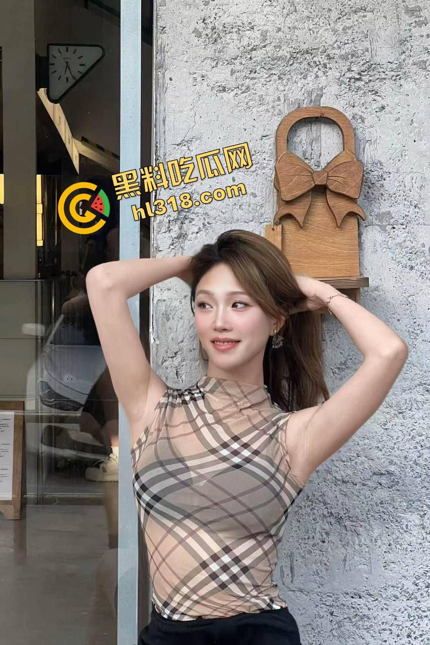 台湾成人show疯了,母狗字样真敢写,美女一排排屁股挂墙随便抽,交钱就能爽一把!-4