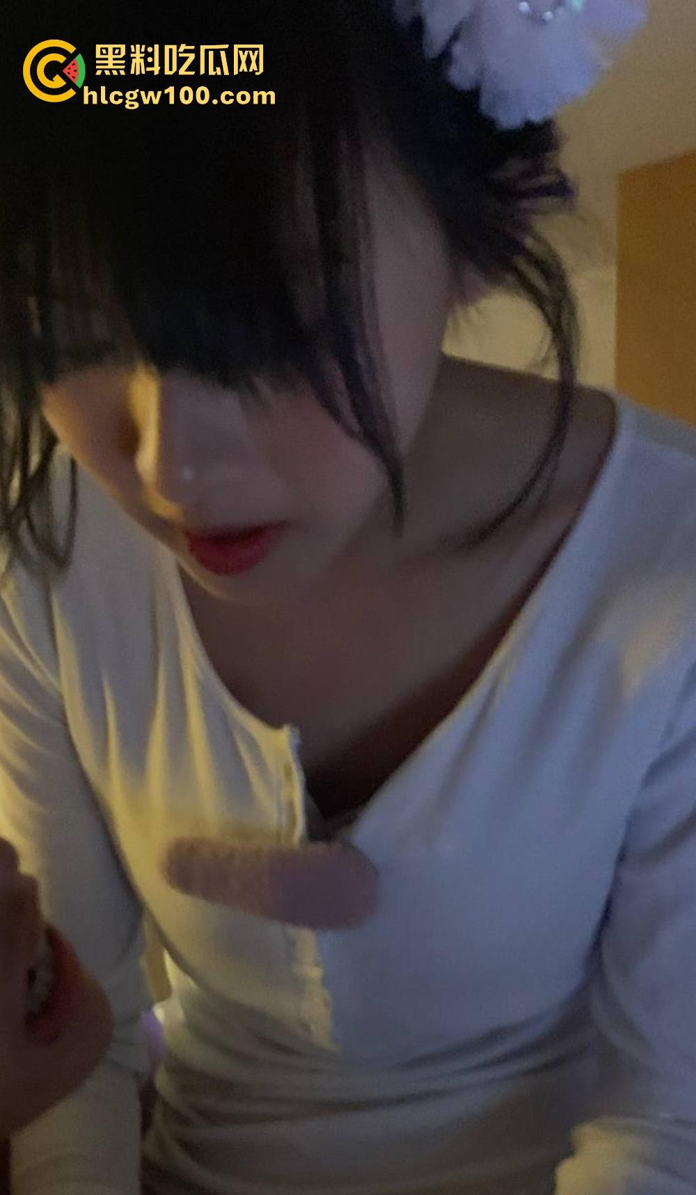 德州学院校花『谢子涵』性爱泄密，嫩穴水润被金主开发，楼道露出风油精滴穴3P后入打桩爽到天灵盖！-4