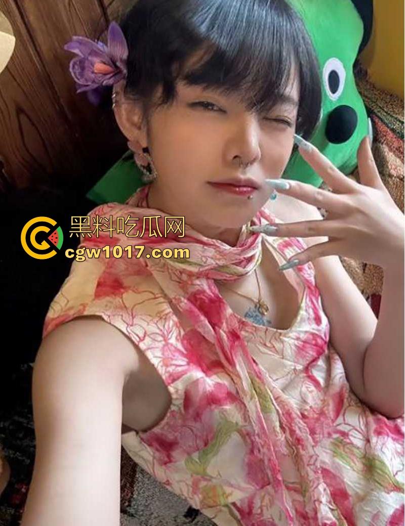 吃过的人都说好吃！抖音极品美女【天下第一小金金】晒淫照约大屌炮友解决生理需求，多毛骚穴被炮友狂干，嗦鸡巴老狠了！-6