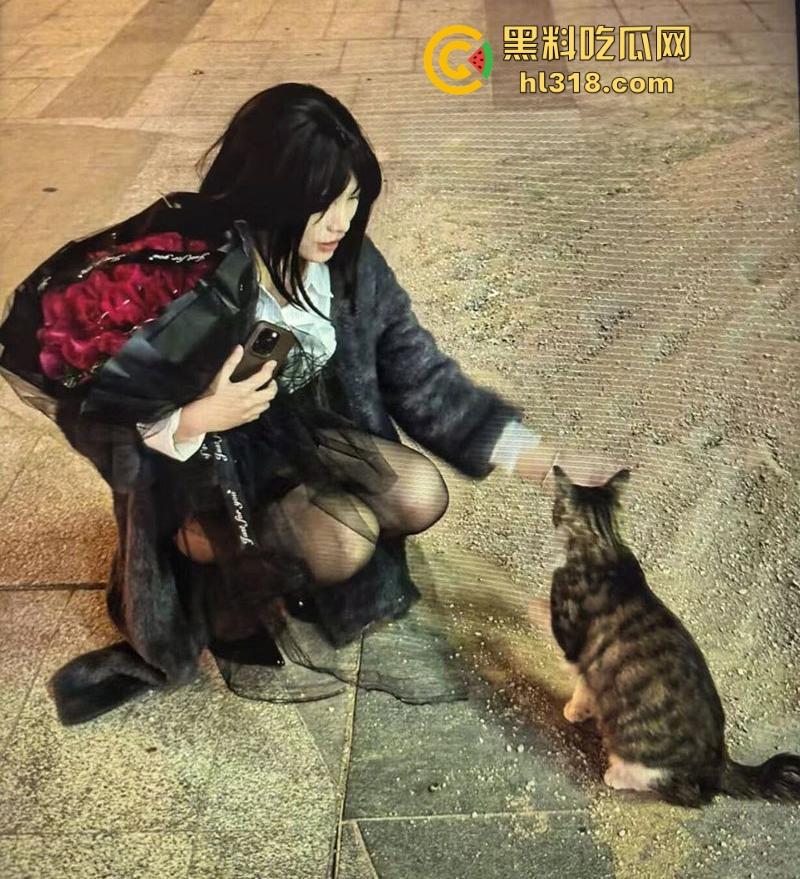 广州性感嫩妹【魏舒莹】性爱自拍分手后惨遭曝光，完美露脸激烈性爱，后入狂草肥臀堪称视觉盛宴！-2