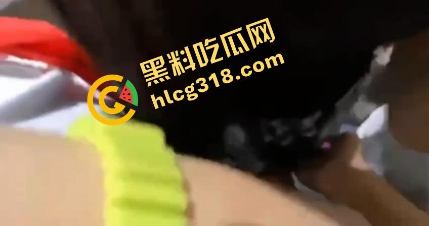 亲子互动会开成骚货会?老流氓家长装裤兜伸手偷吃桃子,女老师还点头微笑跟学生互动!-11