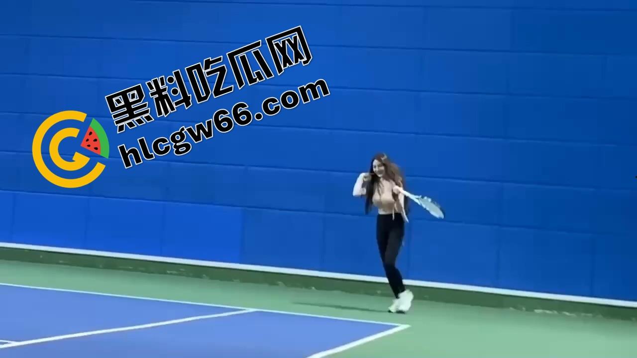 打球?不如看奶子起飞!这女的羽毛球打成奶震现场,胸甩得比球还凶,想让人冲上去抓两把!-1