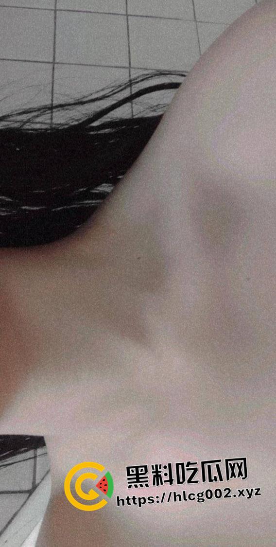 超级真实台湾高中生发春自拍 还在发育的小胸脯 巨嫩的小穴抠出小珍珠-15