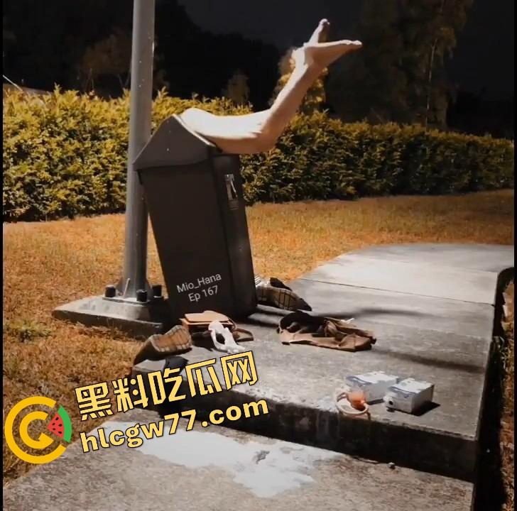 日本骚留子玩疯了，垃圾桶里骚穴倒插成肉便器，蜜穴开张求陌生人爆射！-12