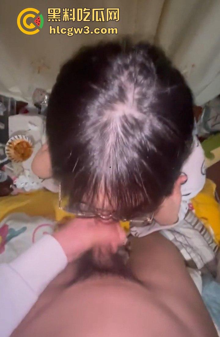 瓜友投稿前女友骚成母狗!吃鸡巴还刷手机,这骚货把贱劲儿发挥到极致!-4