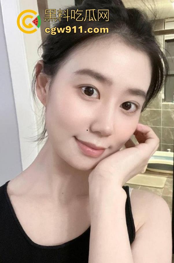 秦皇岛极品人妻少妇【魏文捷】情趣内衣诱惑情人爸爸,主动后入骑乘榨精,欲求不满的性瘾者,被调教成小母狗!-1