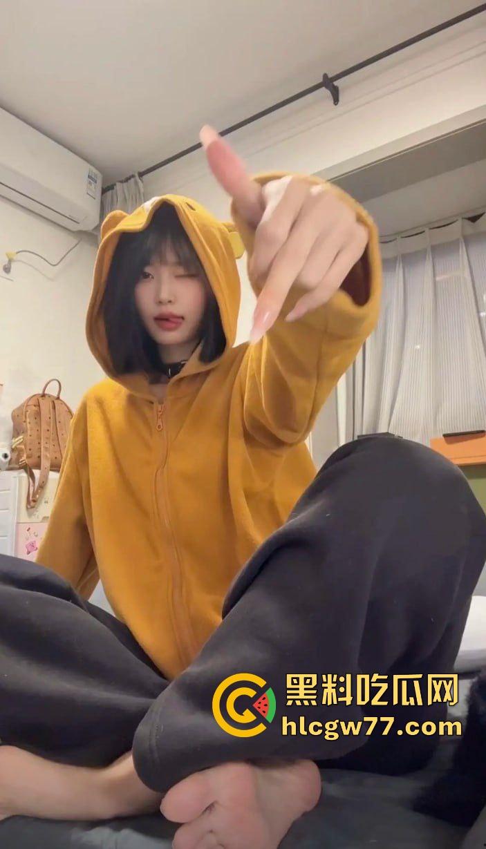 抖音14w粉丝网红【公主电闪】私密视频照片流出 卖片哥的评论都被删完了 女上骑乘超熟练！-3