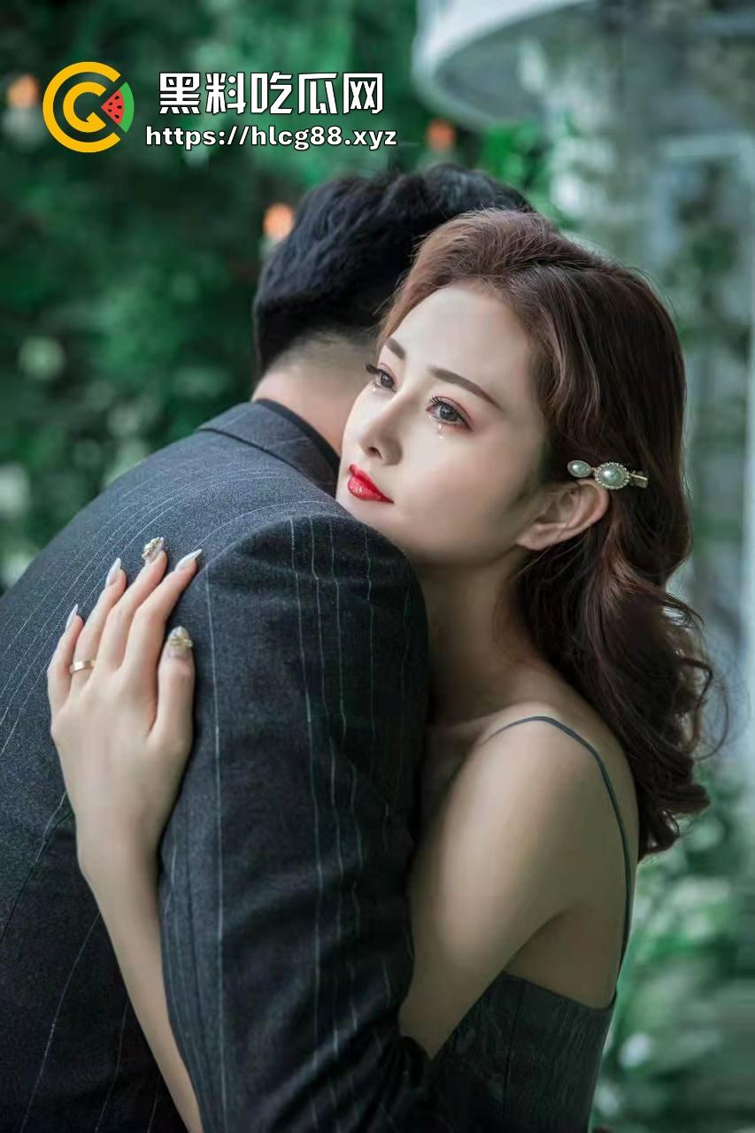 沈阳美容师【马丽丽】婚后不到一年骚翻天,眼罩一戴被单男操得浪叫连连,绿帽老公还他妈投稿炫耀!-1