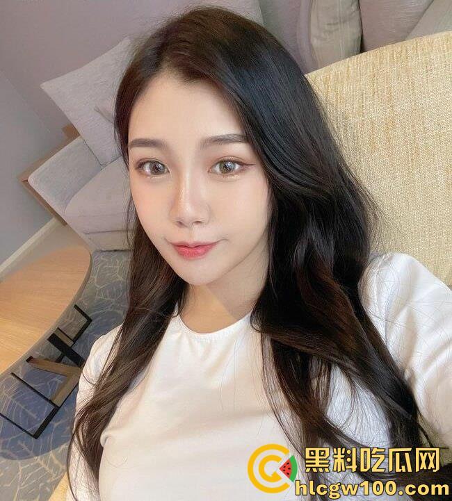 台湾高雄超甜模特【lhua】胯下口交舔屌，主动骑在鸡巴上坐下去来回抽插-4