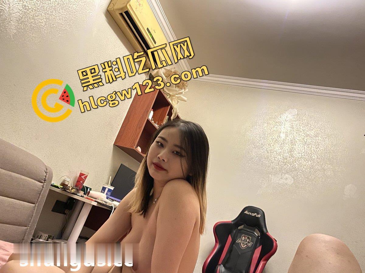 长沙『孙悦』结婚当天跟绿帽老公玩3P到天亮,婚纱白裙湿成奶油布丁,前男友肏完老公舔干!-18