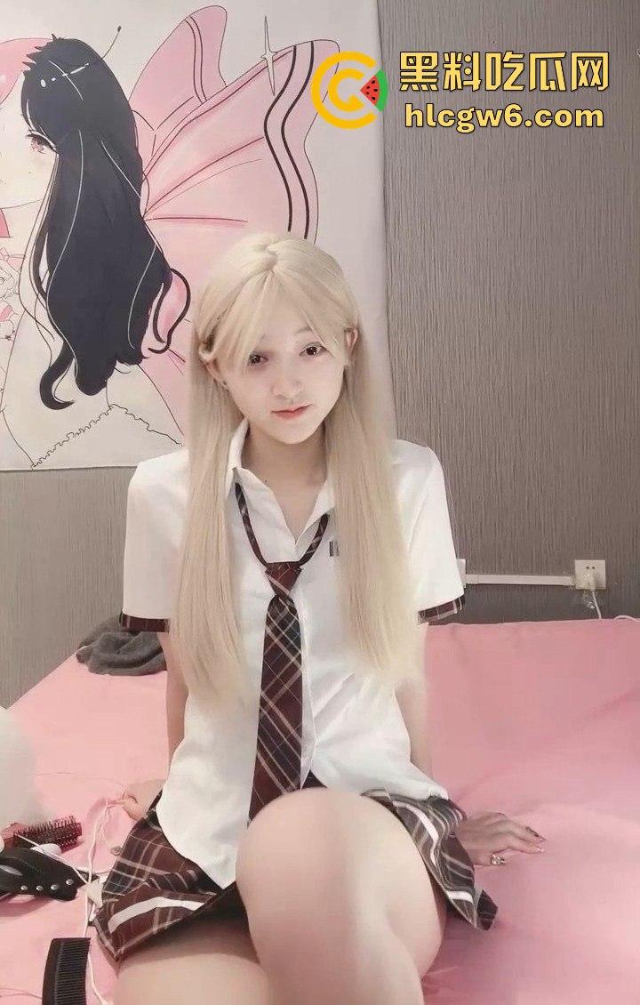 千禧年极品嫩货【娜娜】下海被猥琐大叔玩到崩溃!JK制服骚气撩人,大屌狂捅多毛嫩穴,骑乘猛操后入打桩全套!-3