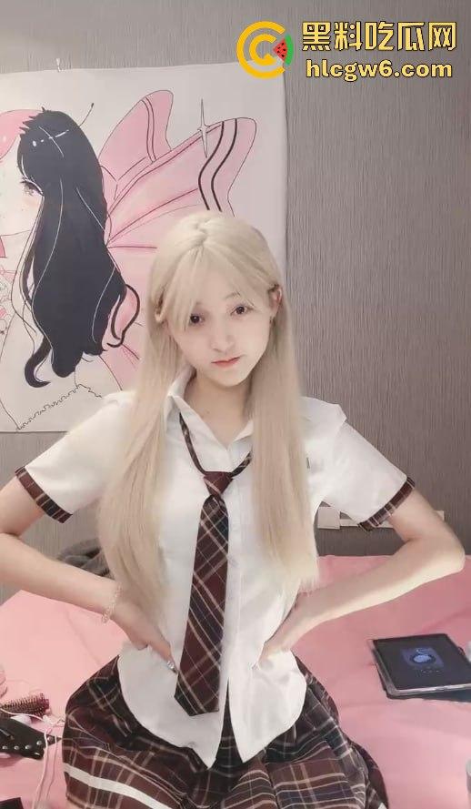 千禧年极品嫩货【娜娜】下海被猥琐大叔玩到崩溃!JK制服骚气撩人,大屌狂捅多毛嫩穴,骑乘猛操后入打桩全套!-7