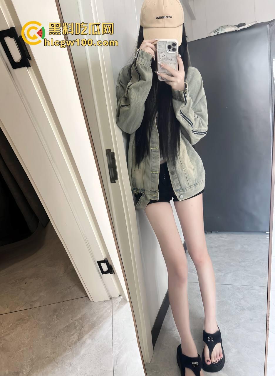 长沙大专嫩妹『罗诗琪』骚出花1万块包养活好不黏人,7分钟速推口技舔到麻,口交深喉舔到飞起大哥直接喊值!-5