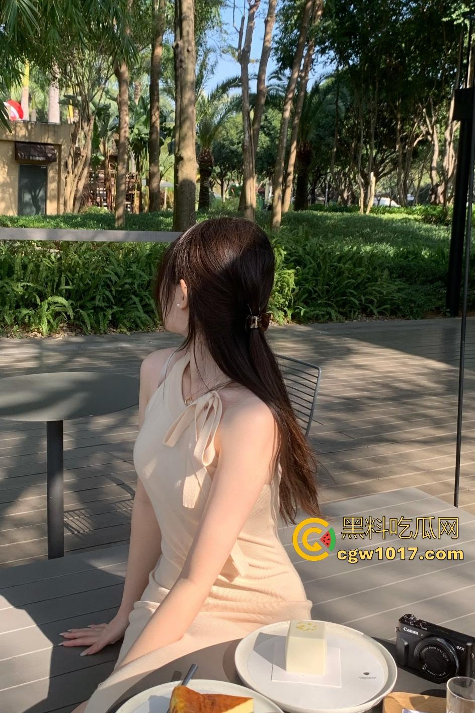 学舞蹈的大学生就是不一样，刚剃光B毛在家独跳学校新学的舞，就这么在你身上扭，你能坚持多久？-1