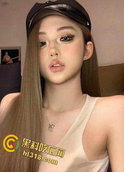 抖音擦边女【饭饭来了】，与榜一大哥线下约炮泄露，性感美乳酮体尽显风骚，被抬腿猛操，娇喘淫叫不断 !-2