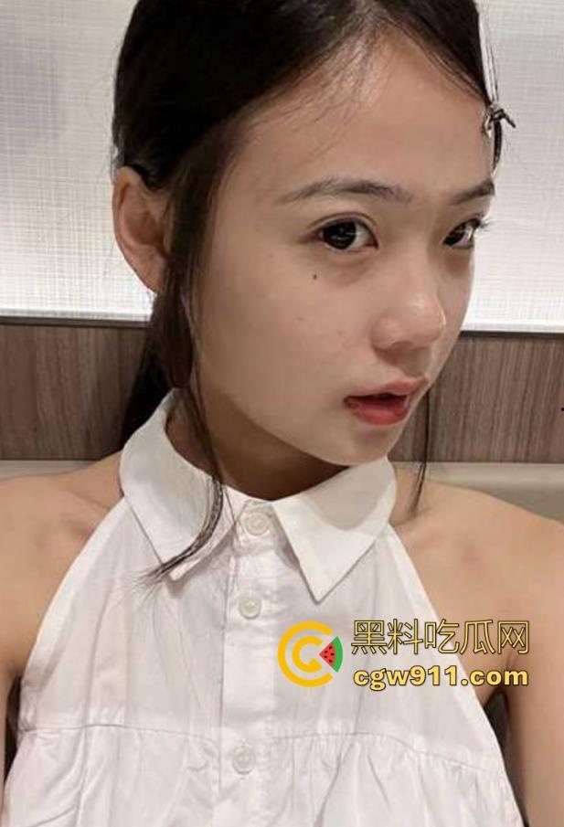 湖南师范清纯学姐【林媚辰】私密视频流出，外表仙女般纯净，谁知私下骚浪如妖，骚逼粉嫩极致淫骚！-1