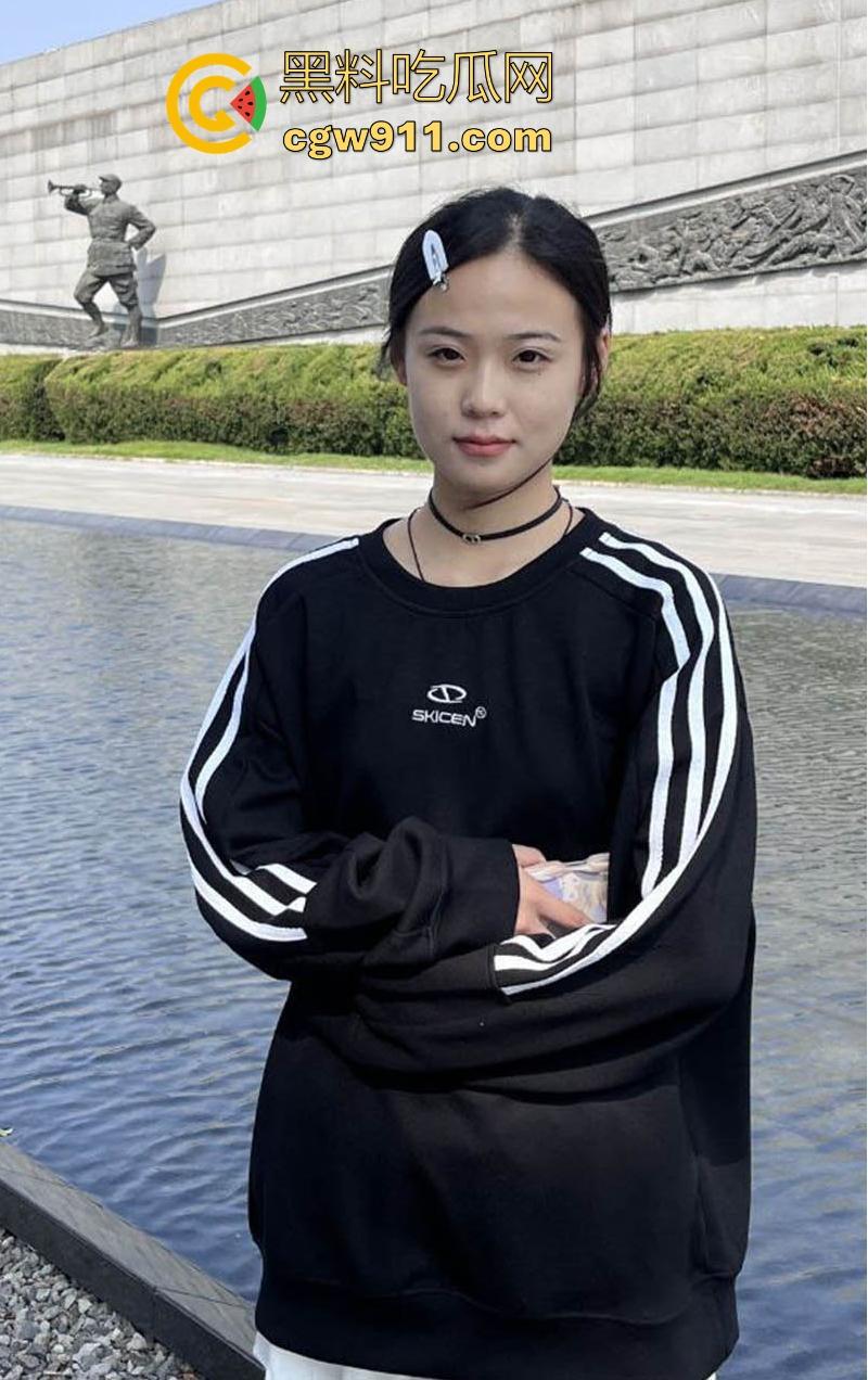 湖南师范清纯学姐【林媚辰】私密视频流出，外表仙女般纯净，谁知私下骚浪如妖，骚逼粉嫩极致淫骚！-3