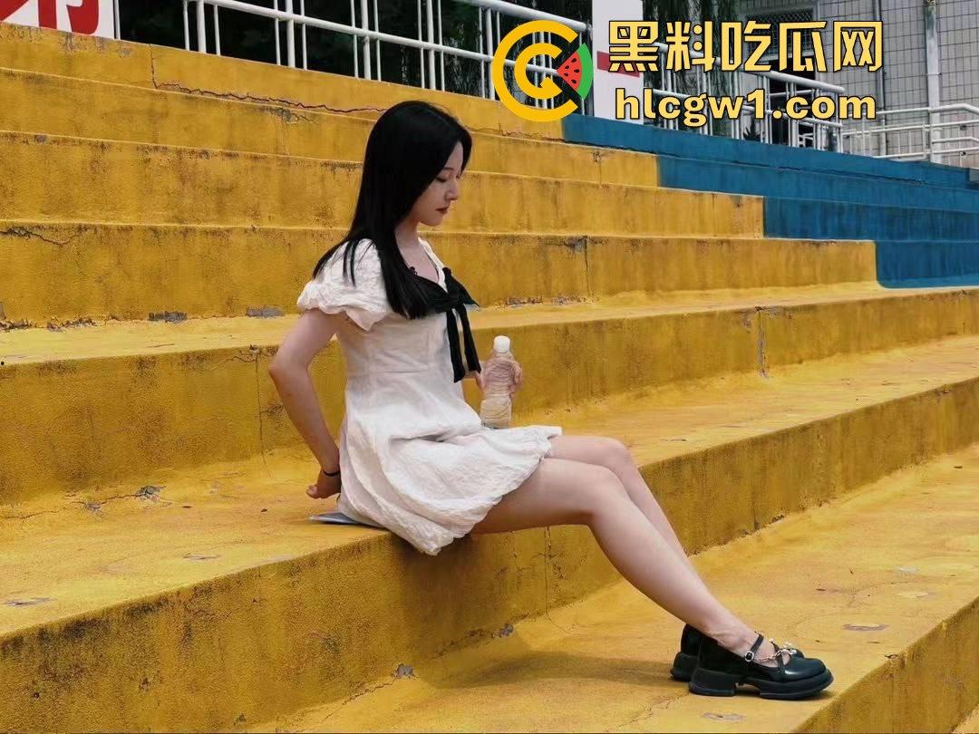 上海科技大学研究生【范冉】私拍！高冷女神表面装清纯，背地却是个随时能约的骚母狗！-11