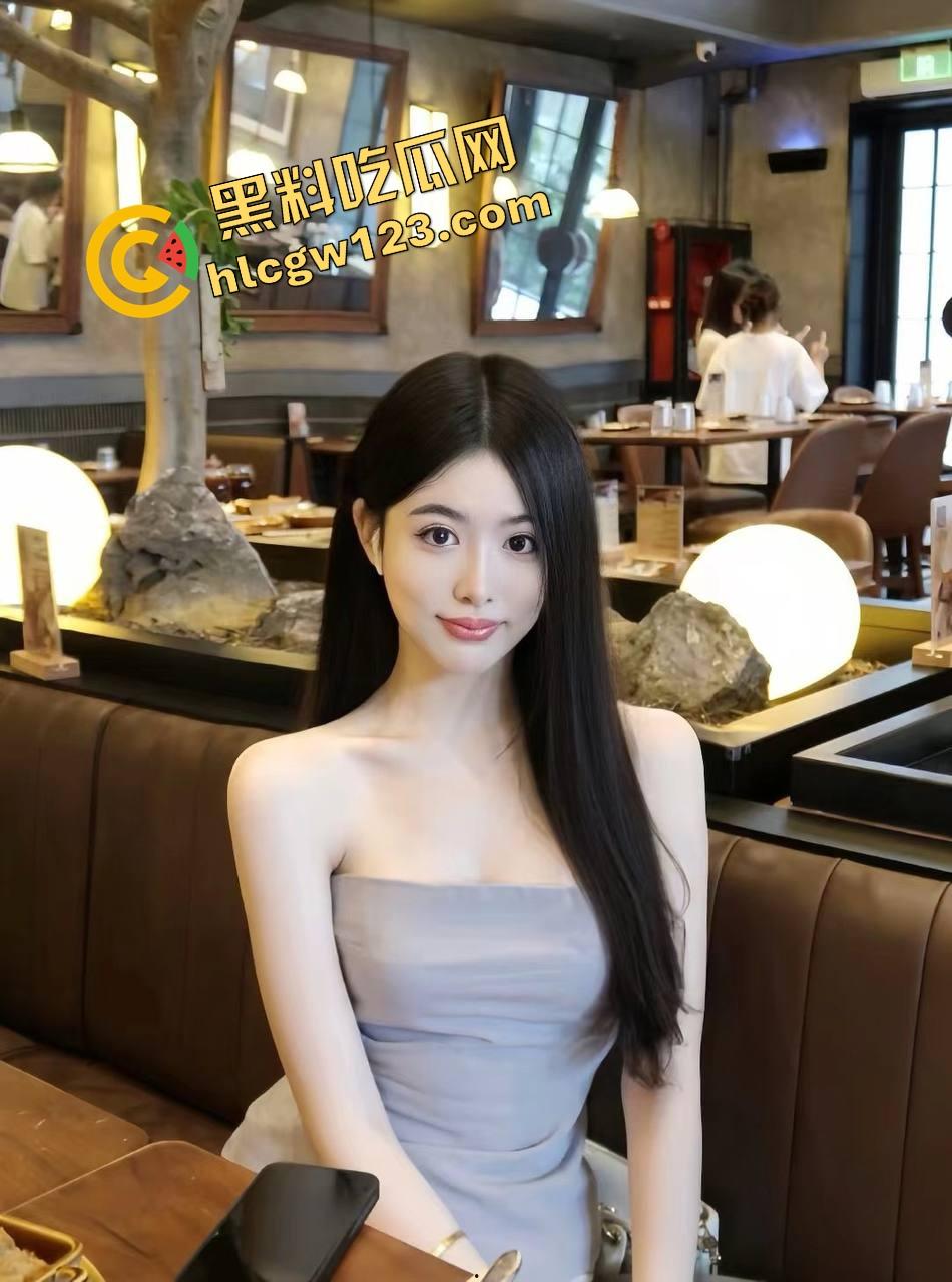 约炮大神睡白袜长靴学姐镜前舔棒到爆炸，黑丝足交舔得肉棒发烫秒杀全场，骚穴深处被顶炸！-5