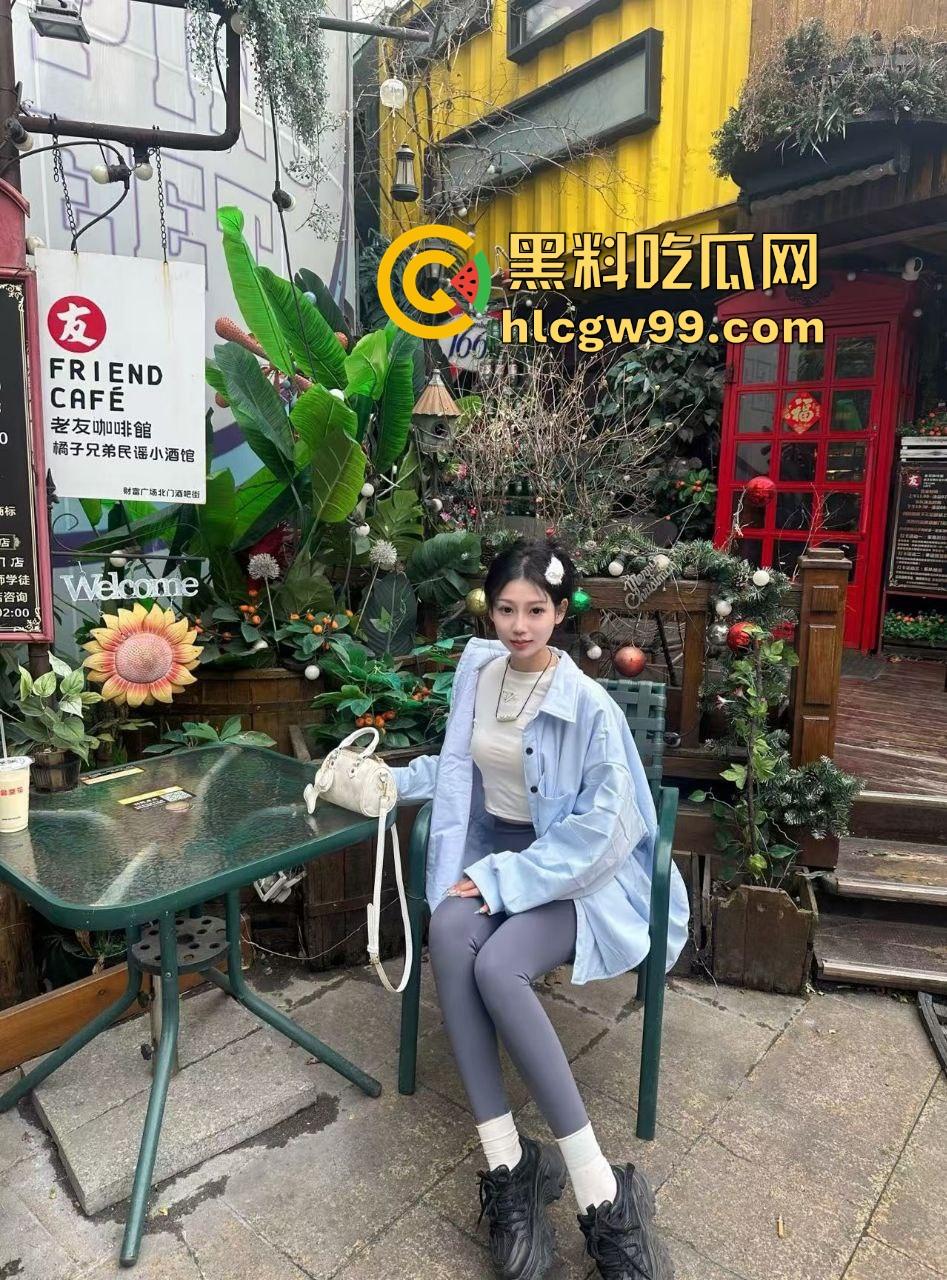 偷拍技术天花板，山西哥们跟踪前女友开房，全程偷拍她和现男友翻云覆雨，角度刁钻精准到像开了透视挂！-2