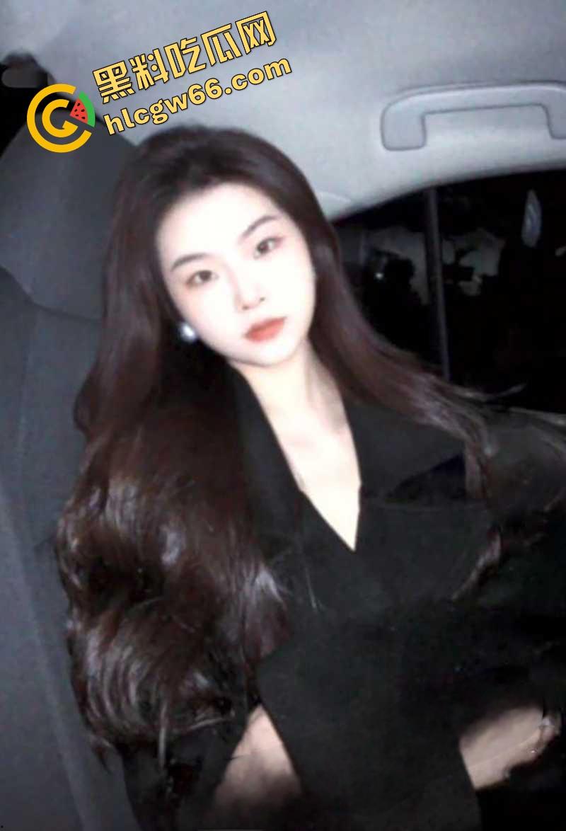 瓜友爆料网调188气质女神，生活照清冷艺术范，私下却拍骚穴菊花自拍，SM装求调教当母狗！-7