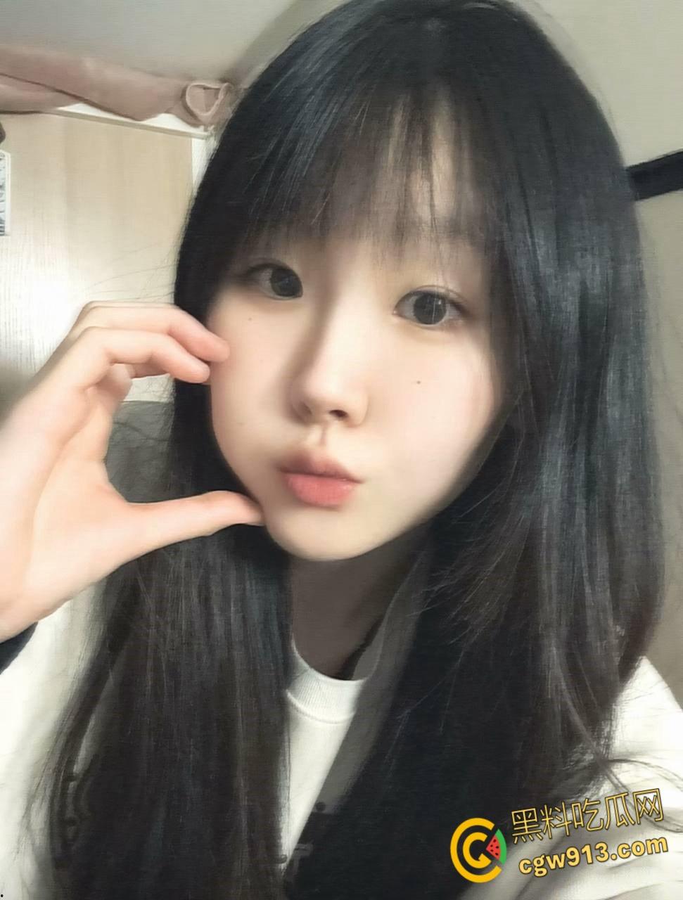 浙江湖州师范学院【王欣桐】，表面清纯私下受虐母狗，主动献身给网恋男友，娇小身材被抱在身上猛操 ！-1