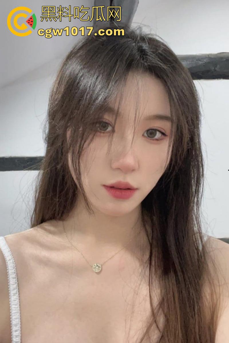 山东威海职业学院校花【邵舒琳】，野外露出与酒店爆操视频流出，口含肉棒表情淫荡，小穴被操到红肿惹人怜！-2