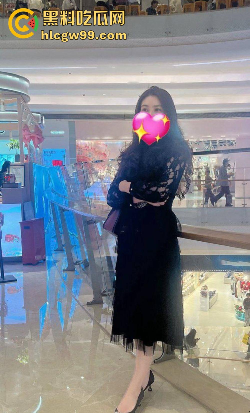 福建巨乳幼师『 林尤薇 』白天讲课晚上在炮友胯下放飞自我，离婚少妇母狗姿态满分，黑丝吊带内射爆操！-2